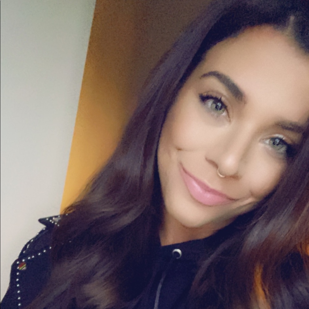Meet your Posher, Angelena